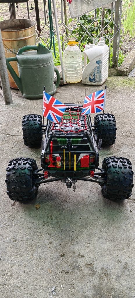 Traxxas summit 1/8