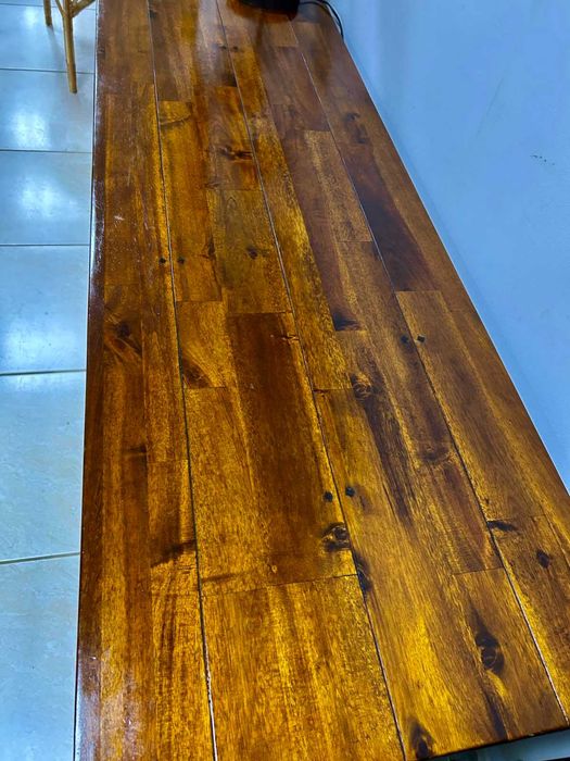 Шкаф от масивно дърво