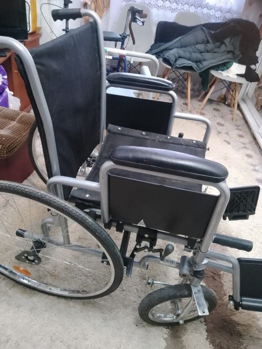 Продам инволидную коляску