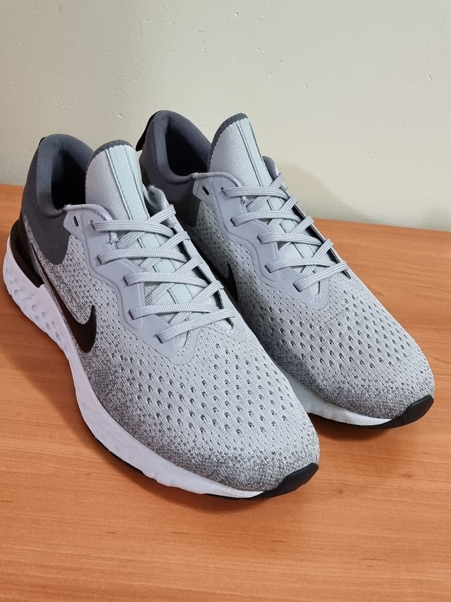 Nike Odyssey React спортни обувки 44,5 номер