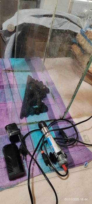 Аквариум 30л с разни водорасли и арка