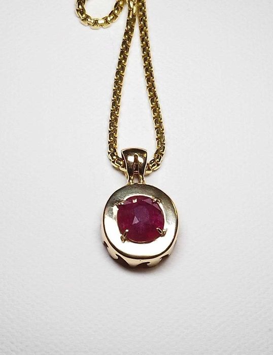 Издържан медальон с голям естествен рубин и неповторим дизайн! Уникат!