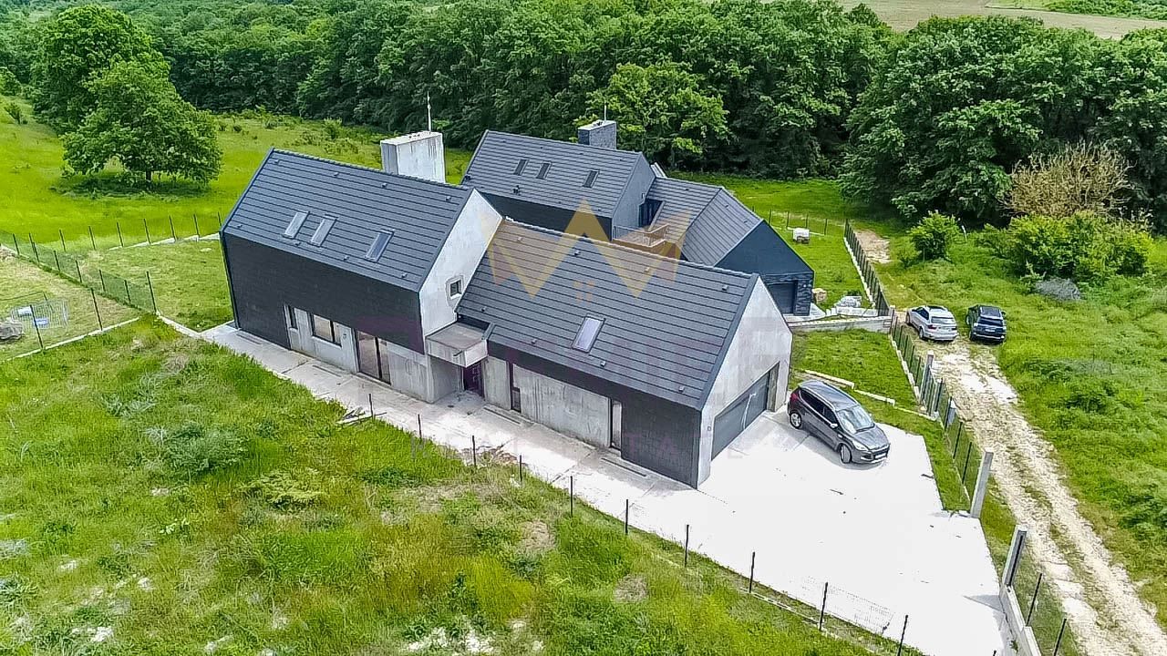 Продава се Къща в с. Звездица, Област Варна - 326 кв.м за 813 €/кв.м - Снимка #1