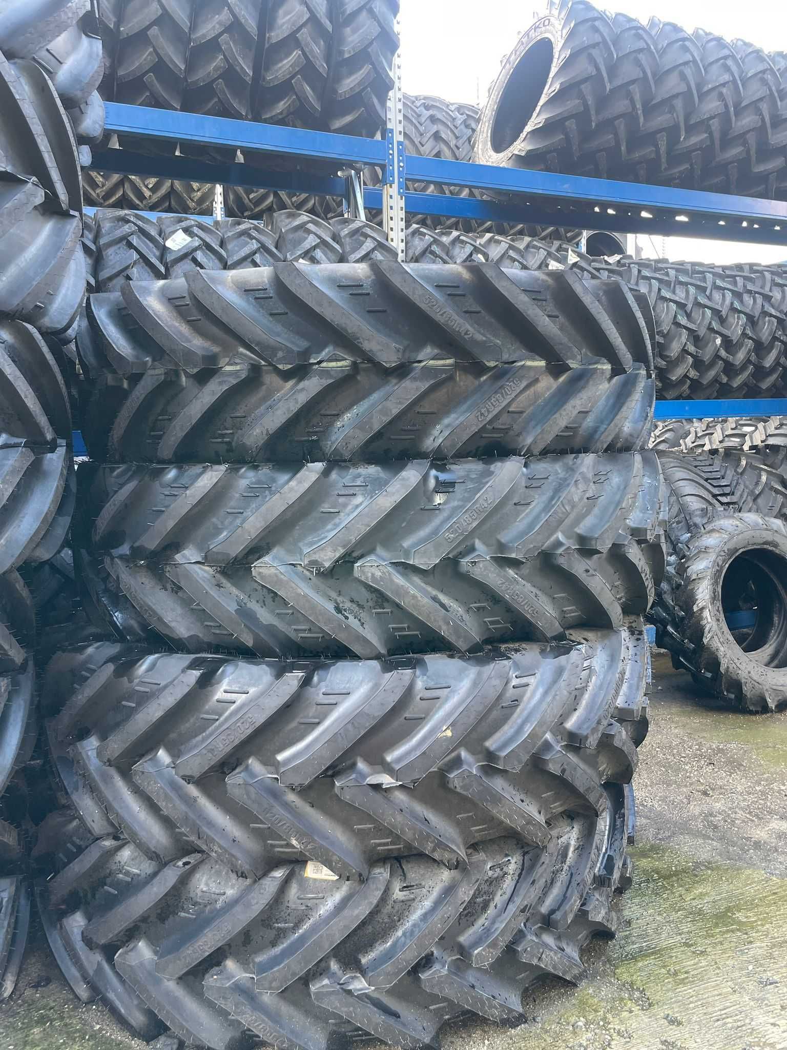 520/85R42 noi cu cauciucuri noi cu TVA echivalent 20.8R42