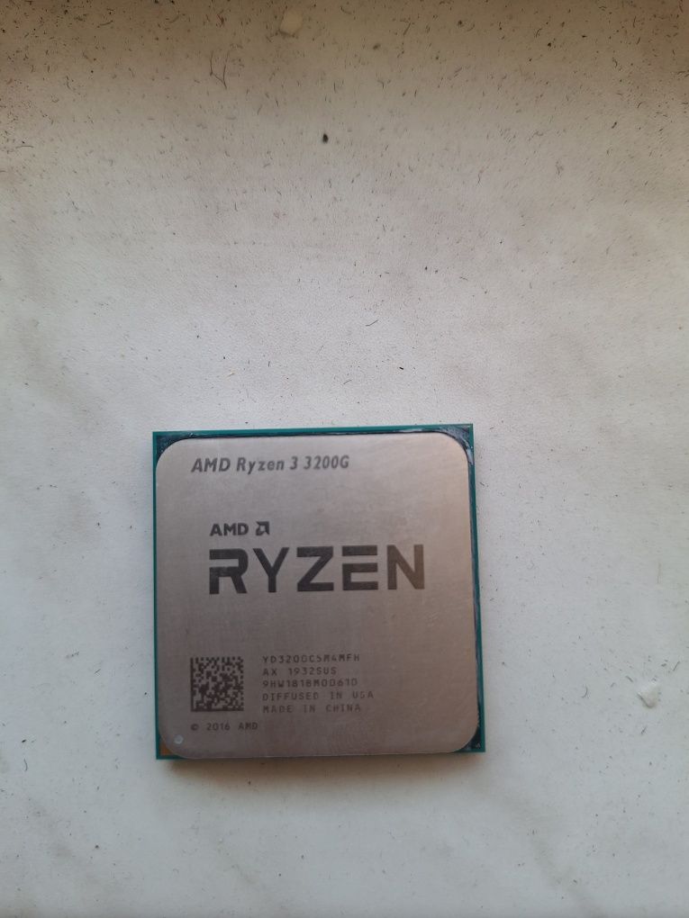 AMD RYZEN 3 3200 G
