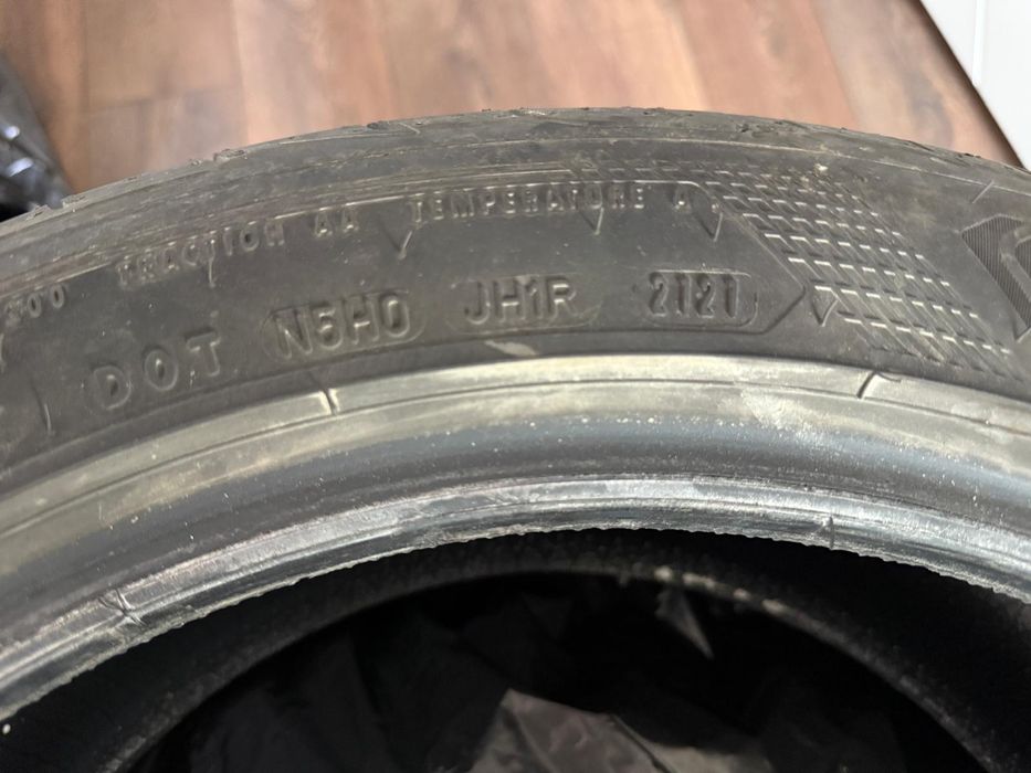 Gratuit : Anvelope de vara 235/45/R18 gratuit încă două