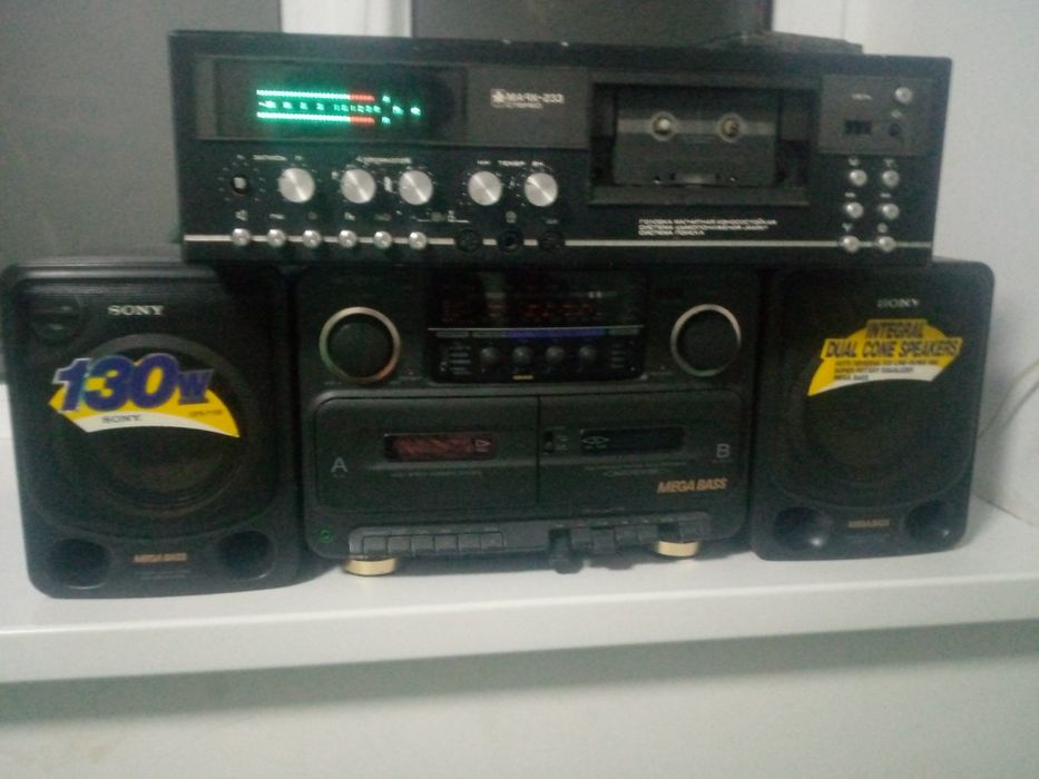 Маяк-233 va SONY CFS-715S Magnitofonlari sotiladi holati a'lo va yangi