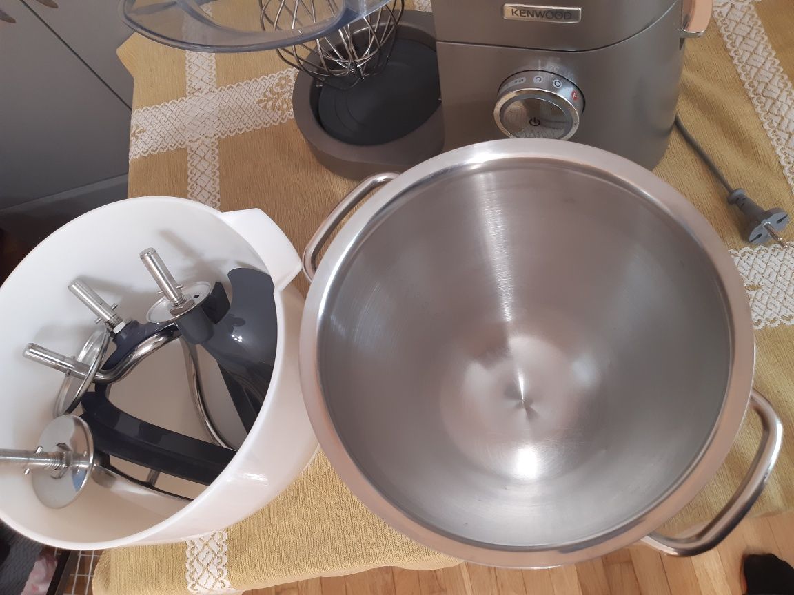 KENWOOD Chef XL 1700W 6.7L Кухненски робот