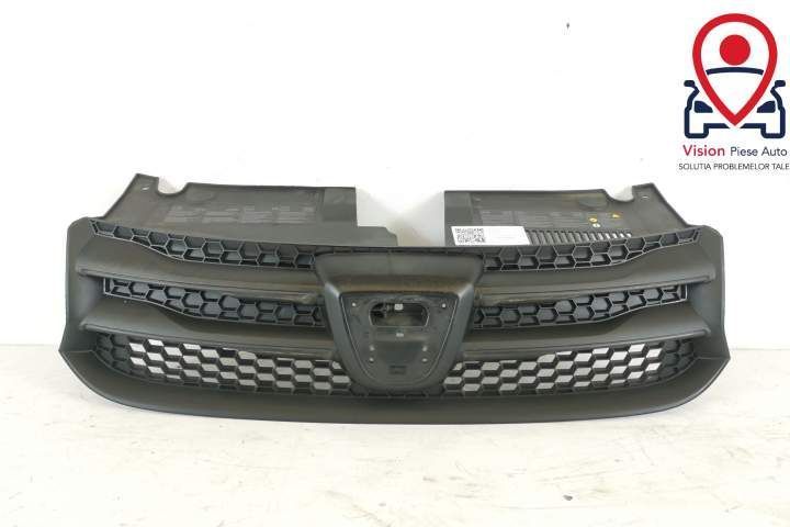 Grila Centrala Radiator Originala In Stare Buna Dacia  Logan  2 [2013