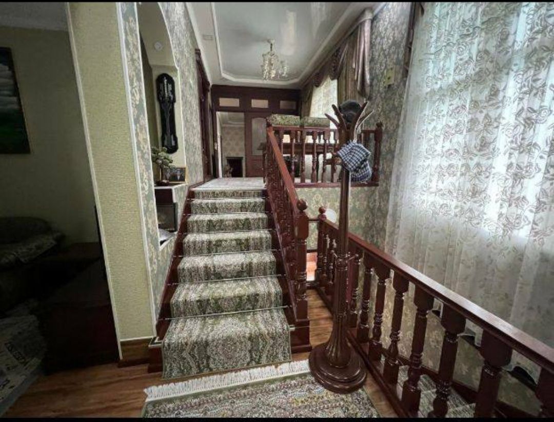Сергели мошина бозор торисида жойлашган уй сотилади