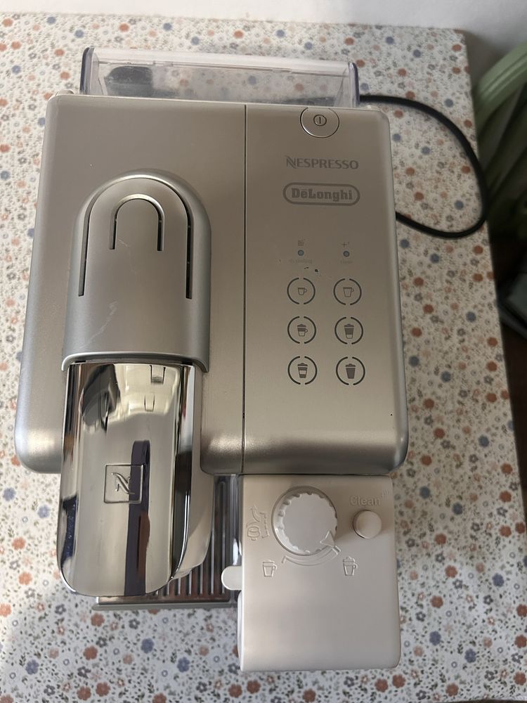 Aparat de cafea Nesspreso Delonghi