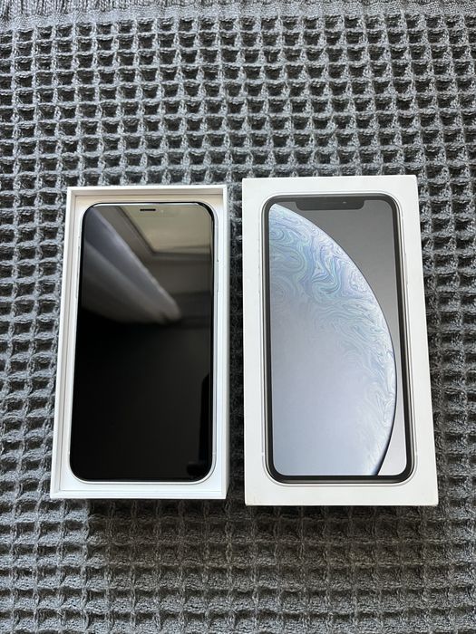 Продам IPhone XR 64 GB