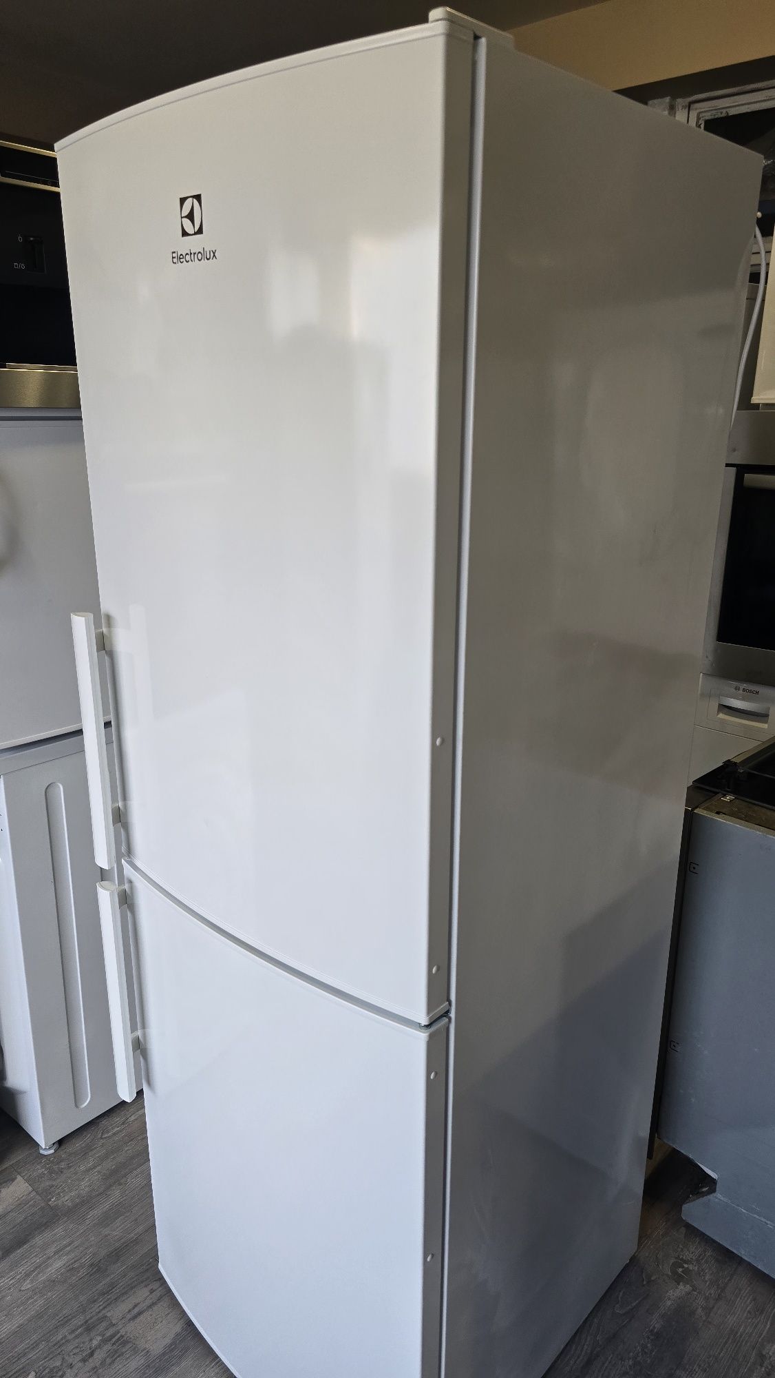 Хладилник с фризер Electrolux НОВ