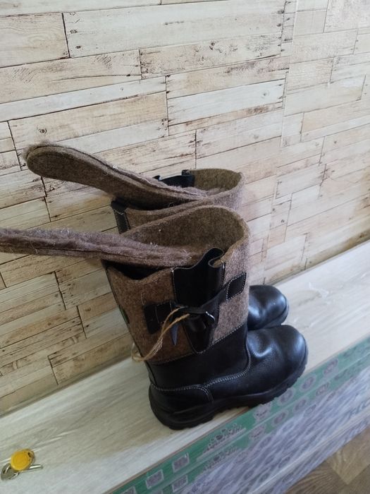 Продаю зимние  рабочие сапоги