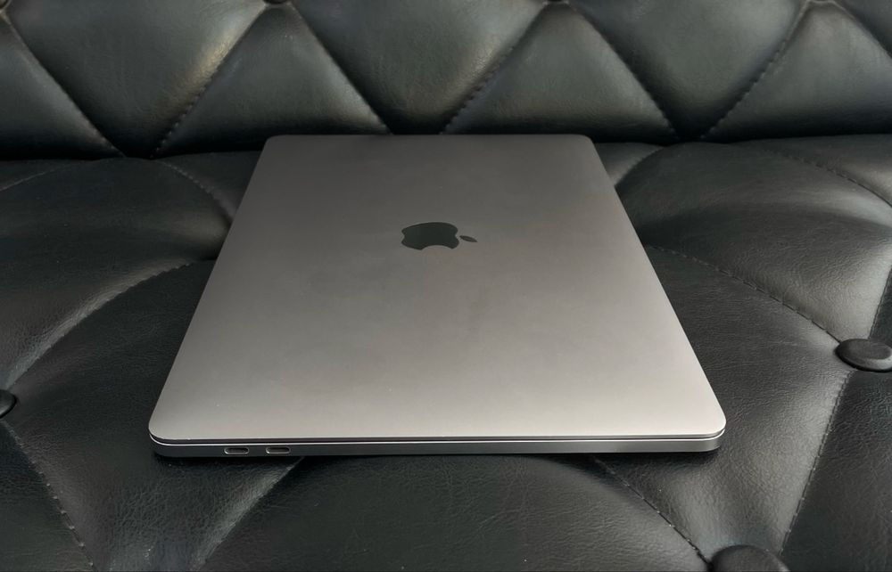 Apple MacBook Pro 2019 в хорошем состояние