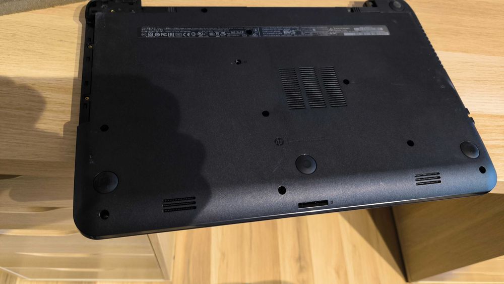 лаптоп HP 15 - r151nu - на части