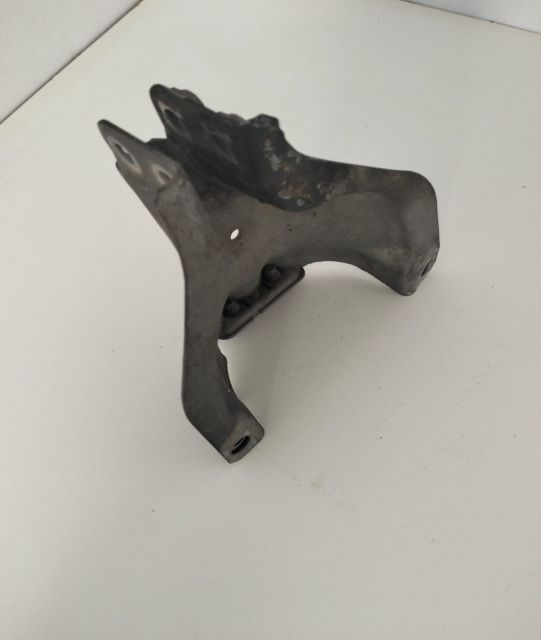 Aparator tampon motor dreapta 8k0399060l Audi A5 8T (facelift)