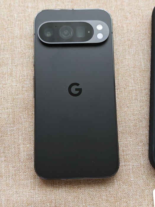 Google Pixel 9 Pro 256GB 16GB Obsidian  - използван 6 месеца с бонуси.