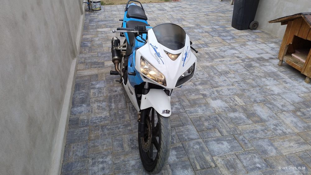 Dezmembrez/Vand Honda cbr 125R