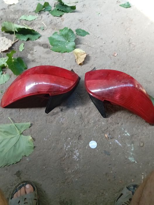 Stopuri spate mașină Peugeot