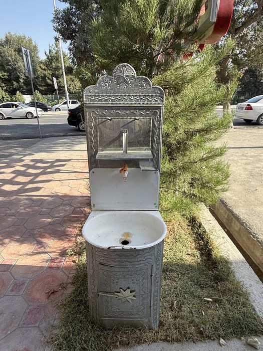 Сотилади раквена холати яхши Жиззах шахарда жойлашган кафеда