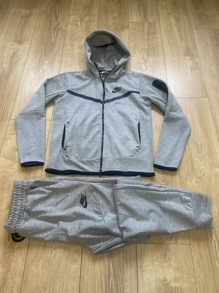 Trening Tech Fleece Nike marimea M, XL, XXL