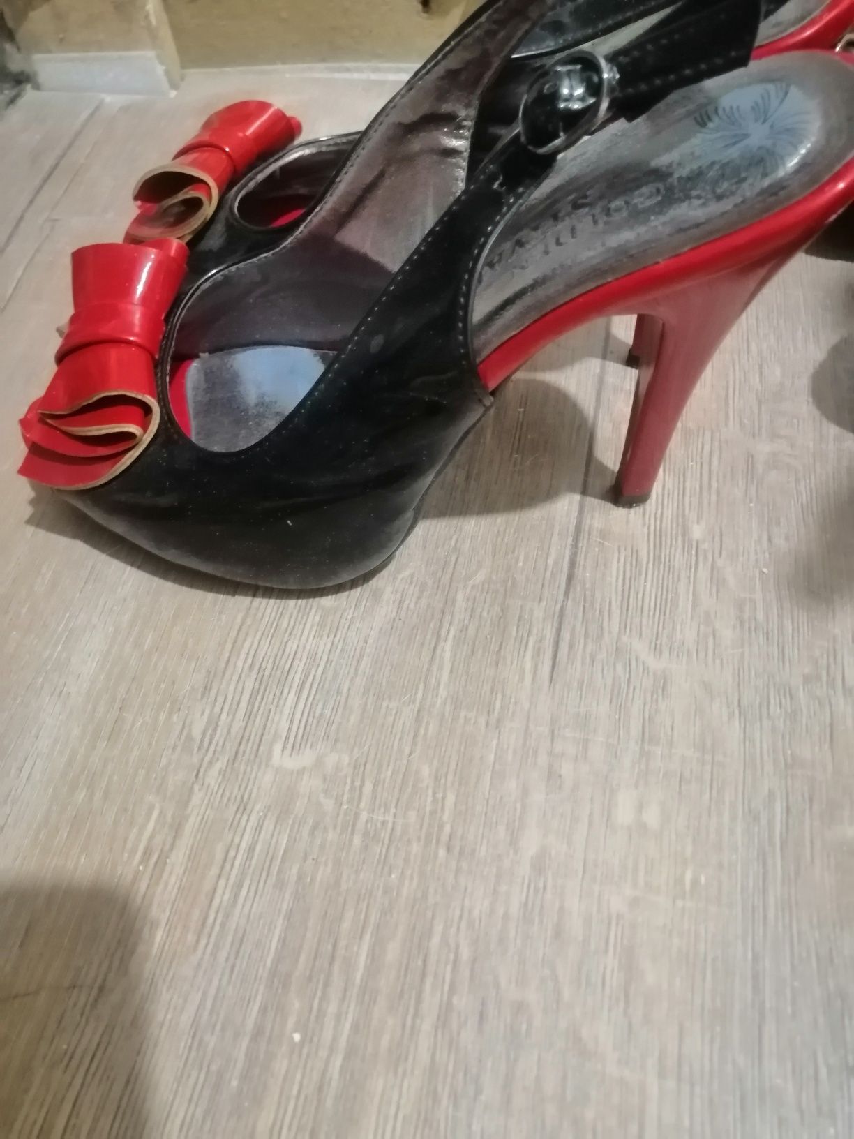 Продам женскую  обувь