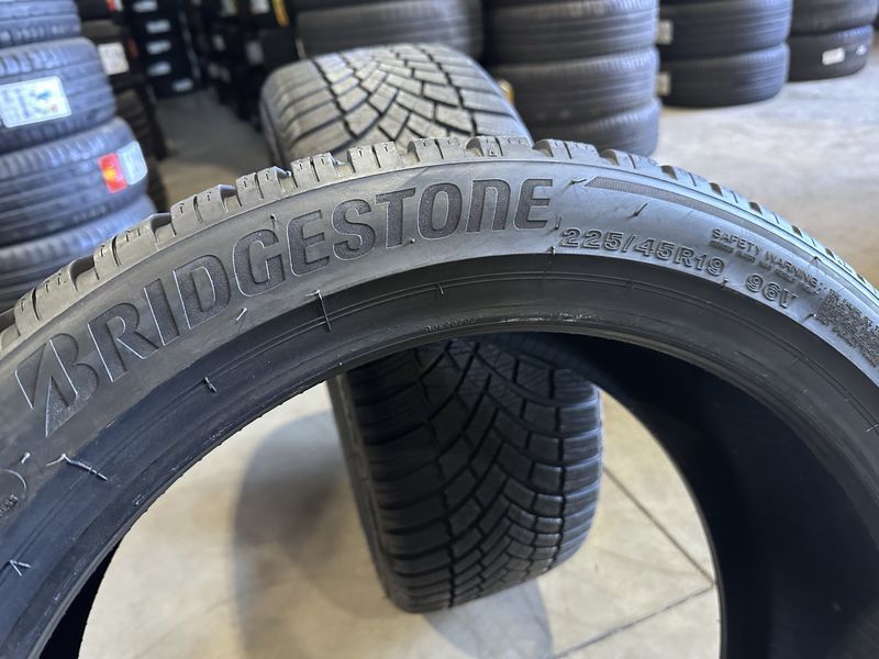 225/45/19 BRIDGESTONE 2бр