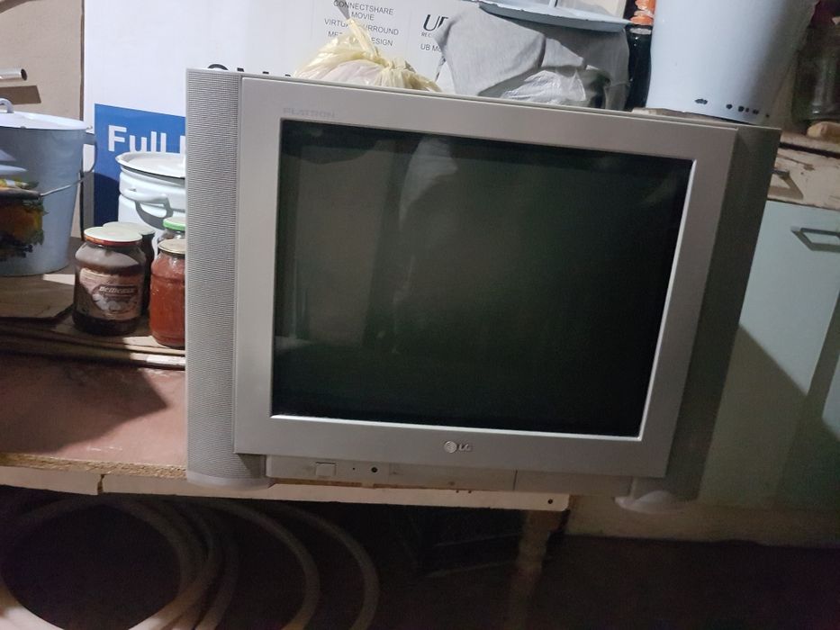 LG televizor sotilada yaxshi xama joyi ishliydi kurib olas