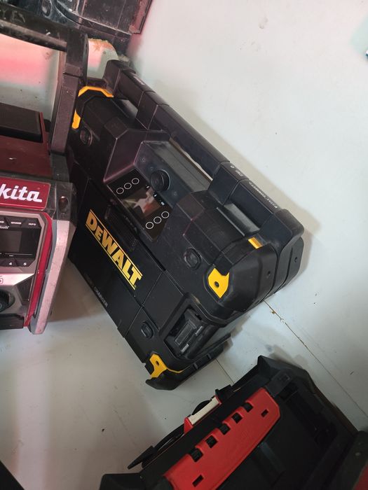 Vând boxe santier Milwaukee, makita, dewalt