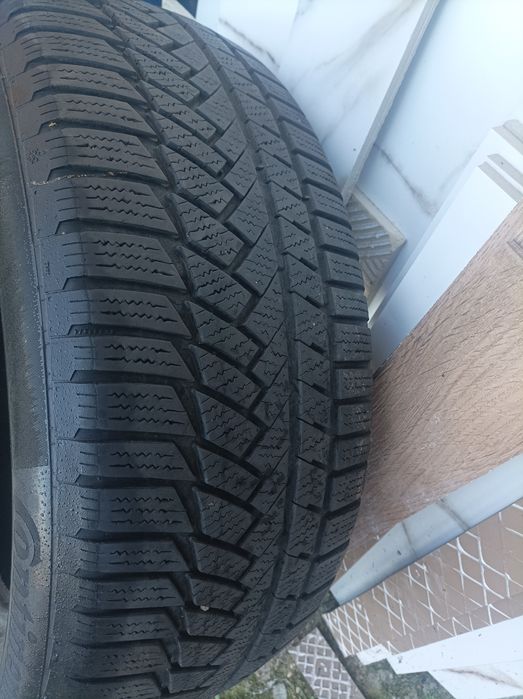 Зимни гуми Континентал 23555R17
