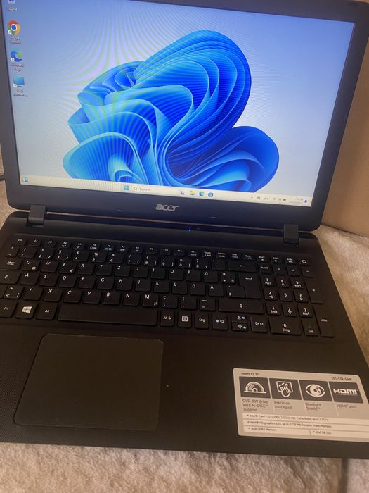 Acer ES 15 lntel kore i5 ‘7500 .RAM DDR4. 16GB