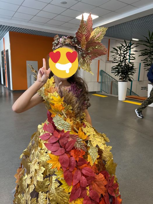 На прокат шикарный образ на осенний бал. Кропотливая ручная работа.