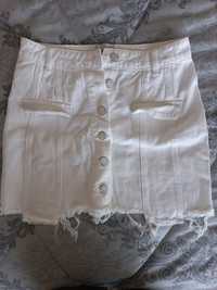 Дънкова пола в бяло
