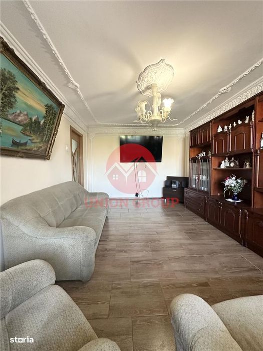Apartament 3 Camere Decomandat, Etaj Intermediar, zona Km 4-5