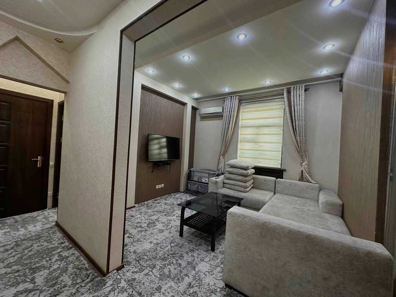 Продается в центре 2х ком Амира Темура, Нукусская