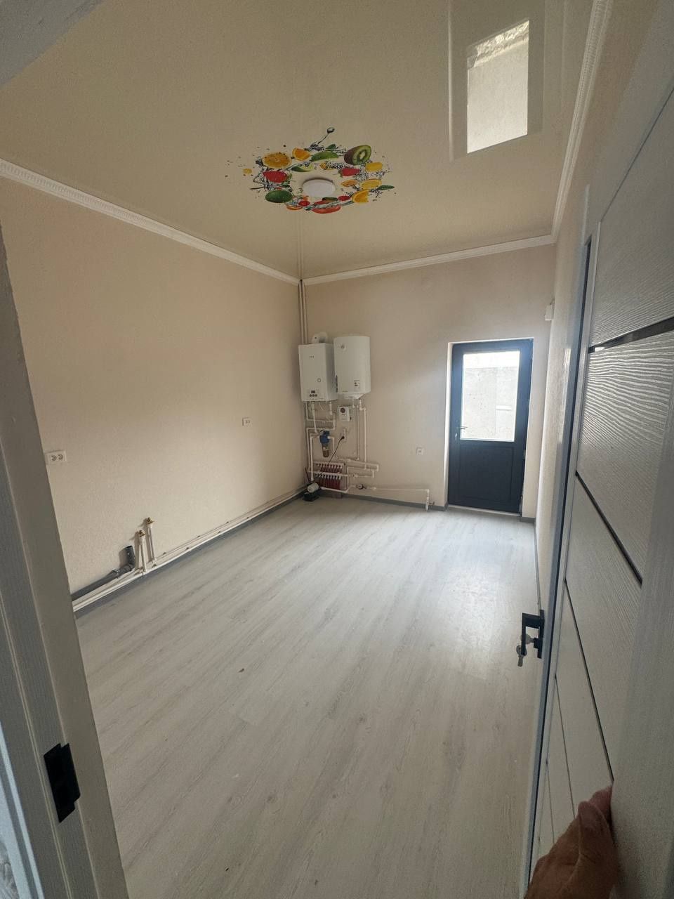 Raysentr Xalq bank orqasida 2 etaj  150m2