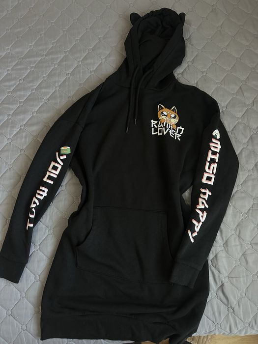 Спортна рокля с качулка и ефектен гръб