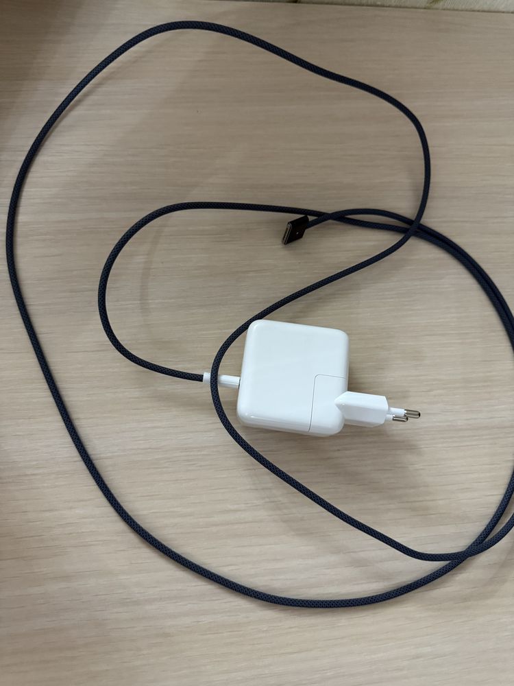 Продаю Macbook в новом состоянии состояние аккумулятора заряда 100%