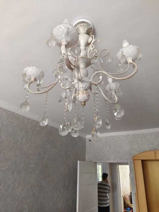 Продам люстру срочно