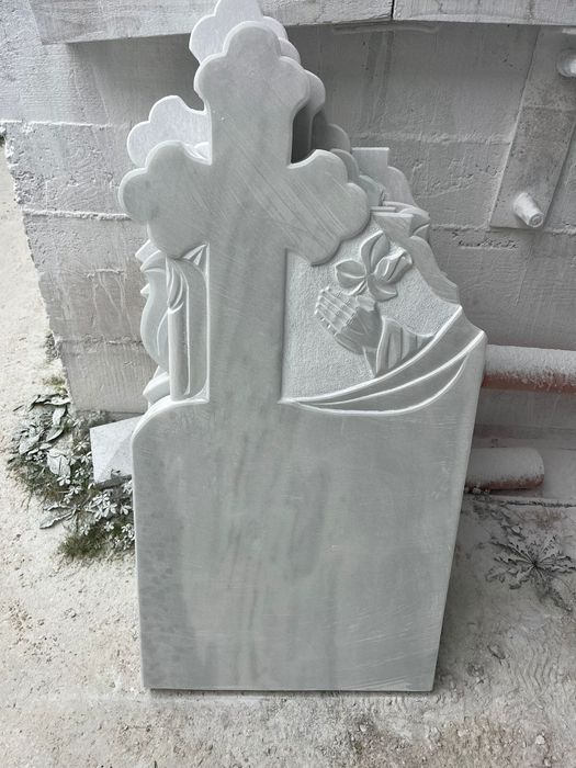 Monumente funerare diferite modele