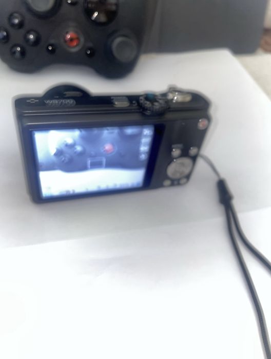 Samsung WB700 14,2Mpx,18 x zoom optic afisare data si ora,impecabil