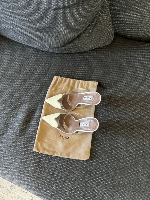 Обувки Alaia.               .