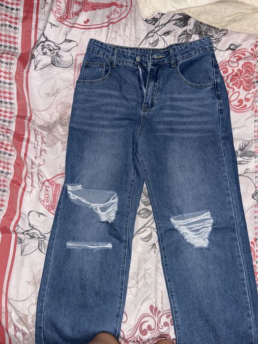 Blugi rupti albastrii