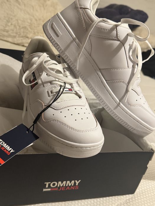 Adidasi Tommy Hilfiger noi 42