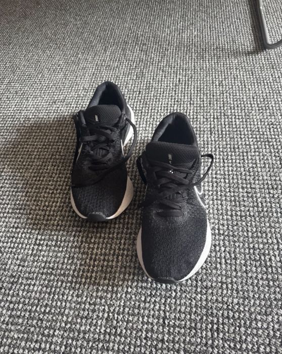 Adidasi nike alb/negru