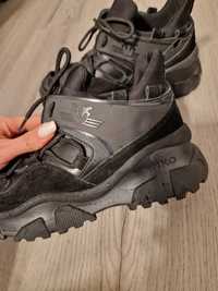 Vand sneakers Pinko Cumino
Masura 36,culoare negru
Pret 500 ron