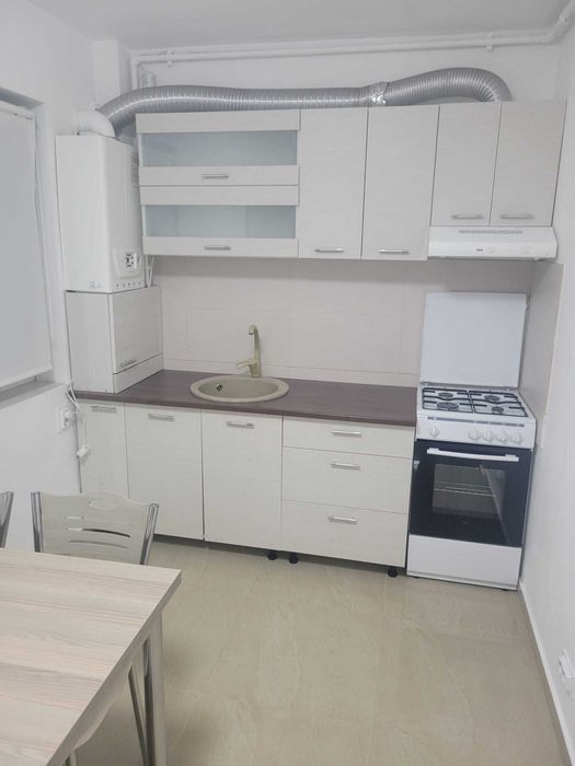 Inchiriez apartament 1 camera zona centrala etaj 1