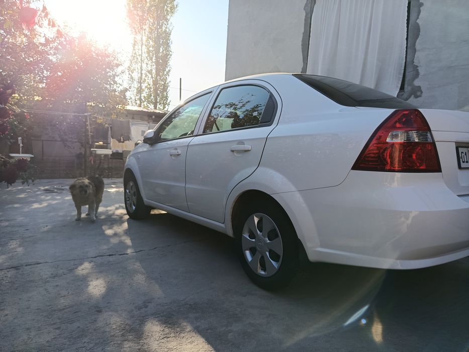 Продаю нексию 3 в отличном состоянии