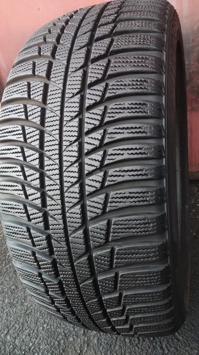 1бр. зимна гума 245/45/17 Bridgestone Blizzak 
dot22
7.5mm 
Добро съст
